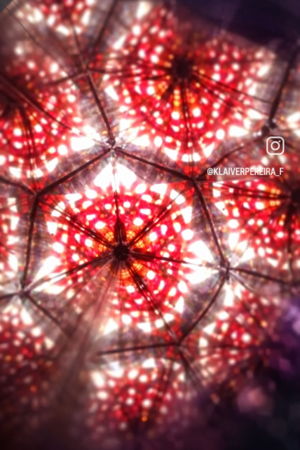 Comparação entre reflexão especular e difusa